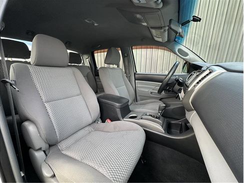 Used 2014 Toyota Tacoma 4x4 Double Cab image 4