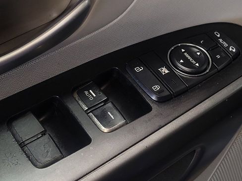 Used 2016 Kia Sedona LX FWD image 27
