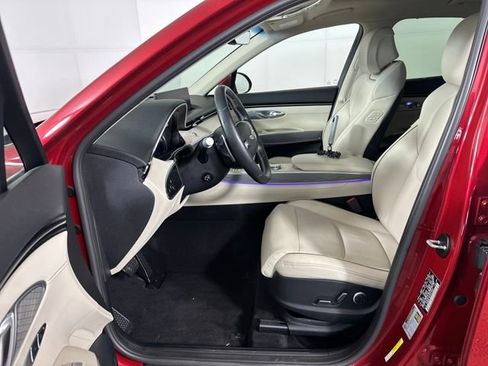 Used 2022 Genesis GV70 2.5T w/ Advanced Package image 11