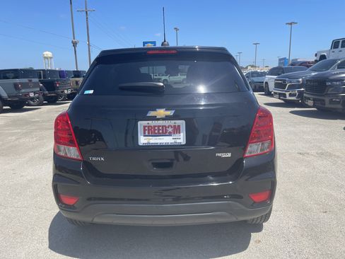 Used 2020 Chevrolet Trax LS w/ Tint and Cruise Package FWD image 5