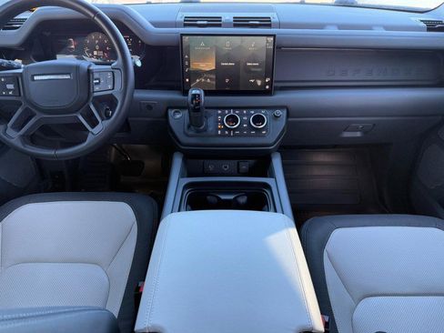 Used 2023 Land Rover Defender 130 X-Dynamic SE image 12