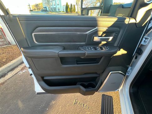 New 2026 RAM 2500 Laramie AWD/4WD image 14