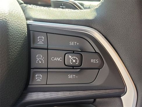 New 2024 Jeep Grand Cherokee L Altitude image 25