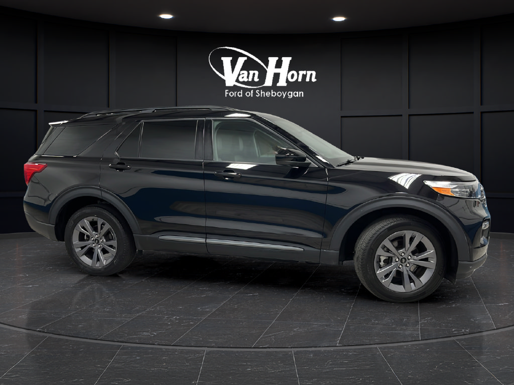 Used 2023 Ford Explorer XLT w/ Equipment Group 202A AWD/4WD image 8