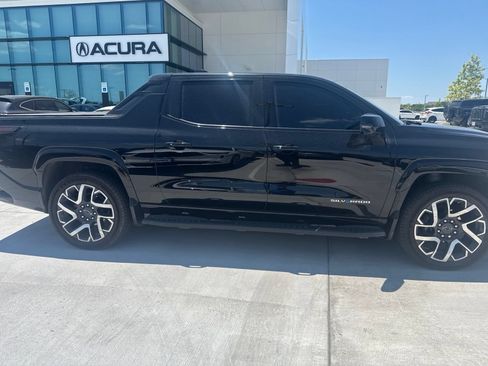Used 2024 Chevrolet Silverado EV RST AWD/4WD image 2