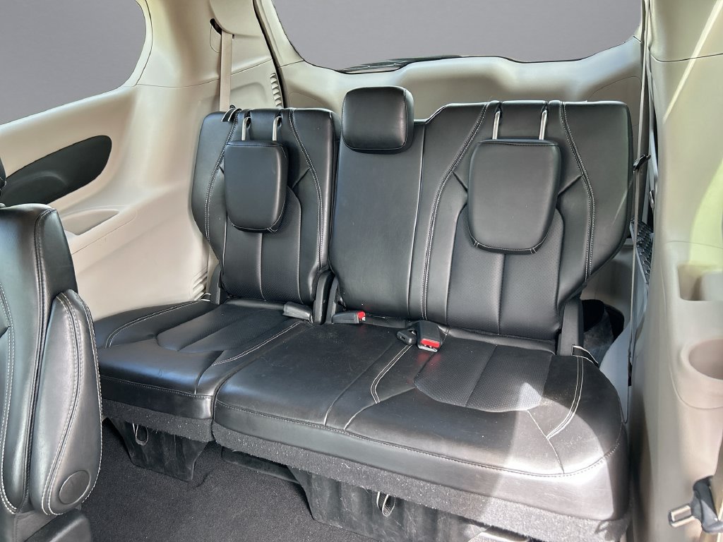 Used 2024 Chrysler Pacifica Touring-L FWD image 30