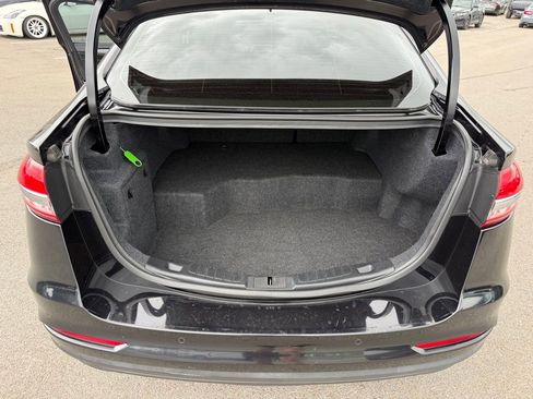 Used 2020 Ford Fusion SE image 17