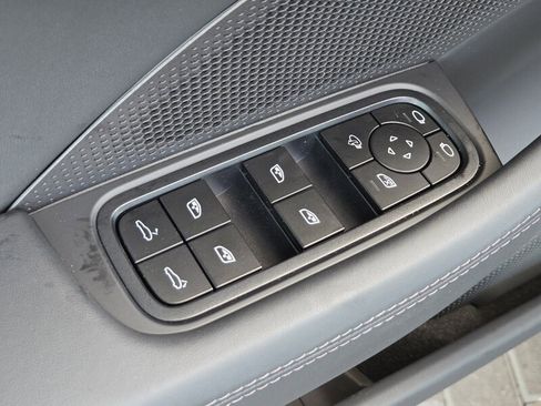 Used 2025 Porsche Panamera image 24