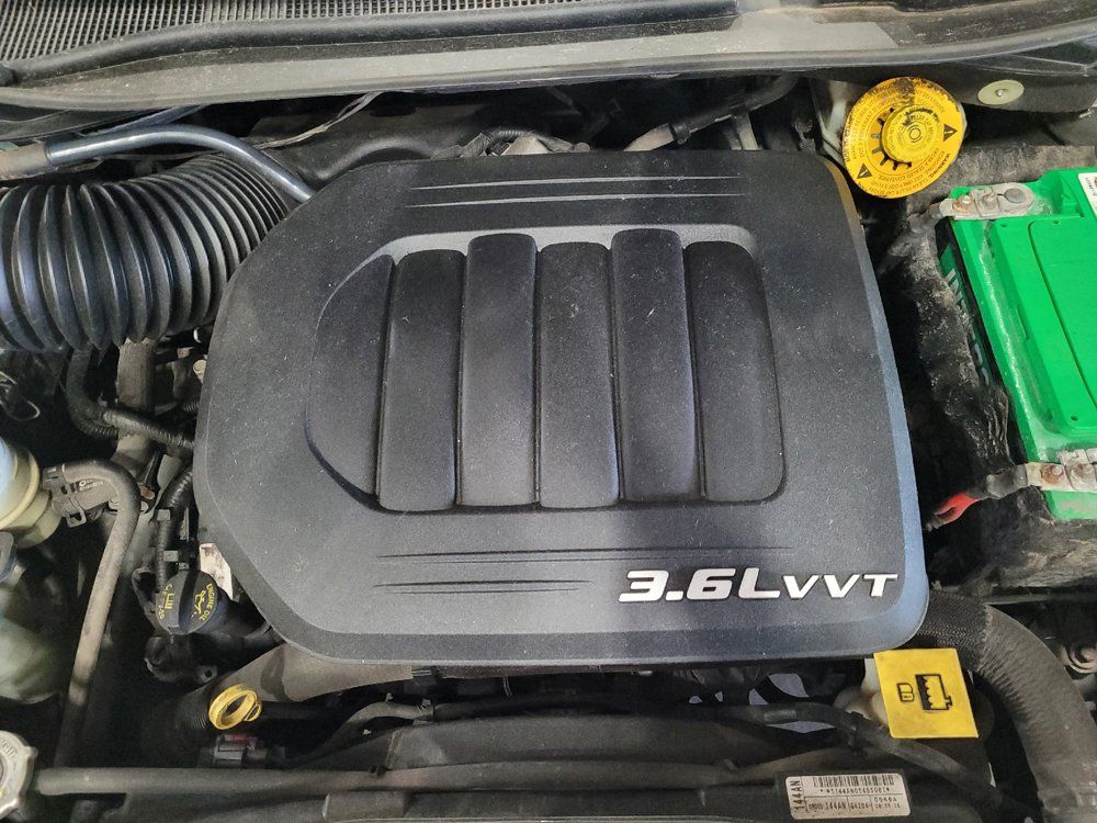 Used 2016 Chrysler Town & Country Touring FWD image 30