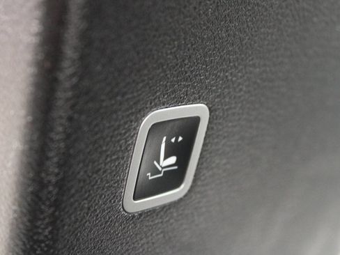 Used 2021 Chrysler Pacifica Touring-L image 26