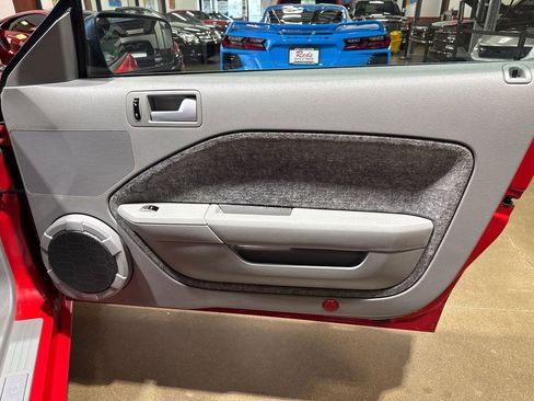 Used 2005 Ford Mustang GT Premium image 71