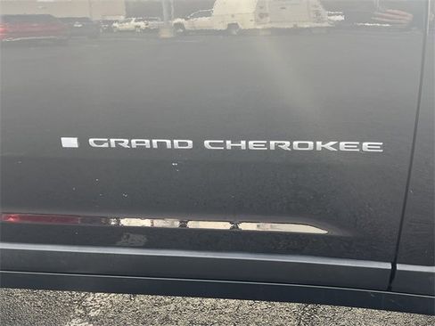 Used 2023 Jeep Grand Cherokee L Limited image 22