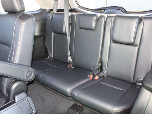 Used 2019 Toyota Highlander XLE FWD image 7