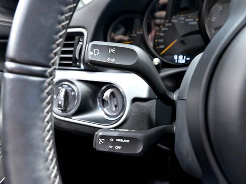 Used 2018 Porsche 911 GT3 RWD image 64