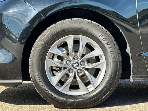 Used 2023 Toyota Sienna XLE image 32