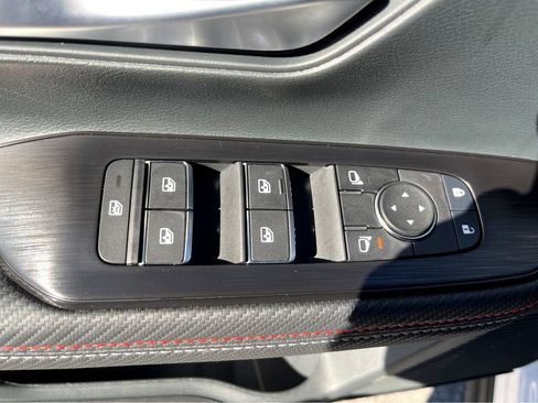 Used 2025 Nissan Kicks SR FWD image 15