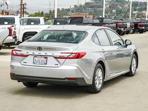 Used 2025 Toyota Camry LE FWD image 7