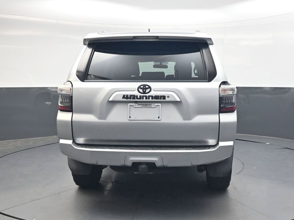 Used 2017 Toyota 4Runner SR5 AWD/4WD image 5