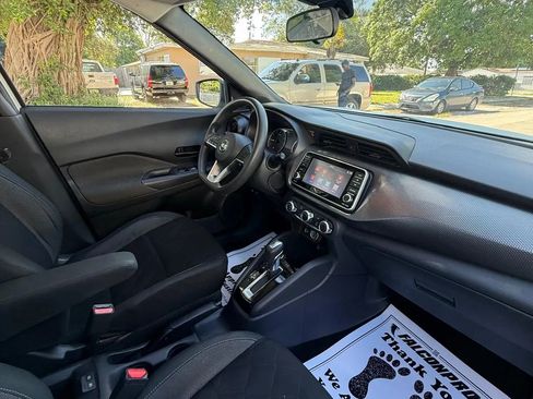 Used 2020 Nissan Kicks S image 11
