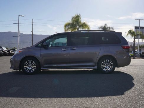 Used 2020 Toyota Sienna XLE image 7
