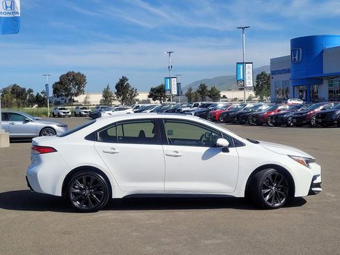 Used 2024 Toyota Corolla SE w/ SE Package FWD image 4