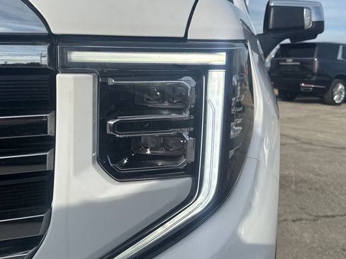 Used 2024 GMC Sierra 1500 SLT image 11