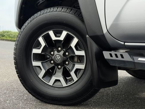 Certified 2020 Toyota Tacoma TRD Off-Road AWD/4WD image 25