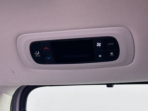 Used 2024 Chrysler Pacifica Touring-L image 37