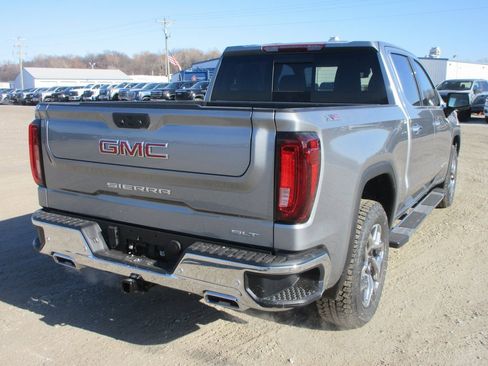 New 2026 GMC Sierra 1500 SLT image 4