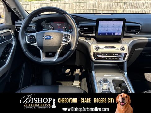 Used 2022 Ford Explorer XLT w/ Equipment Group 202A AWD/4WD image 22