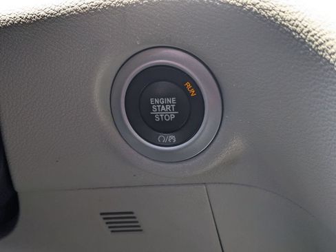 Used 2023 Chrysler Pacifica Touring-L FWD image 24