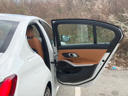 Used 2022 BMW 330i xDrive Sedan w/ Driving Assistance Package image 17