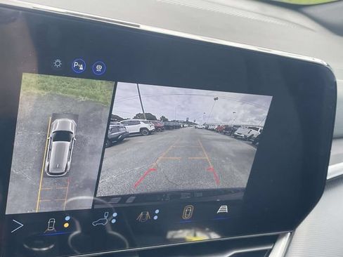 New 2027 Chevrolet Equinox LT w/ Safety and Technology Package FWD image 13