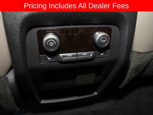 Used 2024 GMC Acadia Elevation w/ Luxury Package FWD image 8