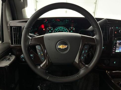 Used 2017 Chevrolet Express 2500 Extended image 31