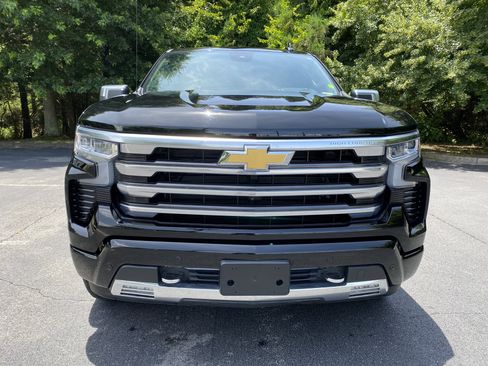 Used 2024 Chevrolet Silverado 1500 High Country w/ Technology Package AWD/4WD image 3