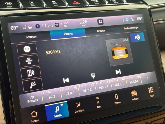 Used 2023 Jeep Grand Cherokee Summit AWD/4WD image 12