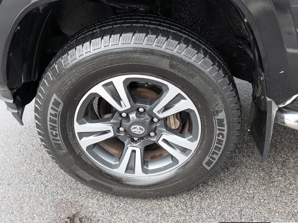 Used 2016 Toyota Tacoma TRD Sport w/ Towing Package RWD image 6