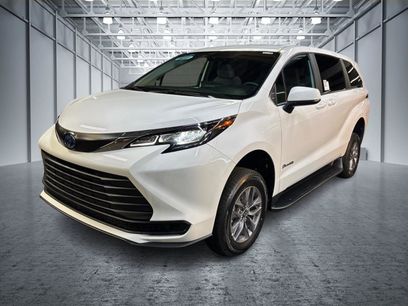 Used 2025 Toyota Sienna LE