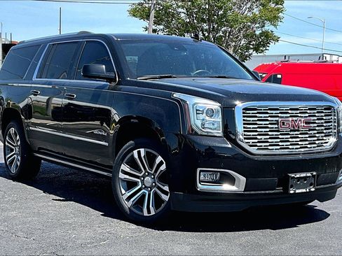 Used 2018 GMC Yukon XL Denali w/ Denali Ultimate Package AWD/4WD image 39