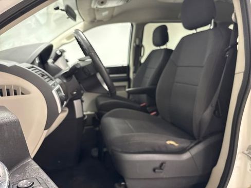 Used 2010 Dodge Grand Caravan SXT image 17