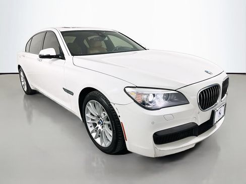 Used 2013 BMW 750Li RWD image 3