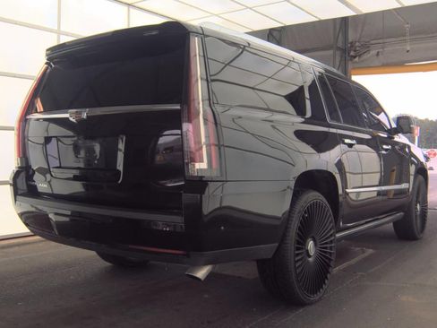 Used 2019 Cadillac Escalade ESV Premium Luxury AWD/4WD image 4