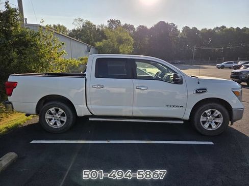 Used 2017 Nissan Titan SV RWD image 4