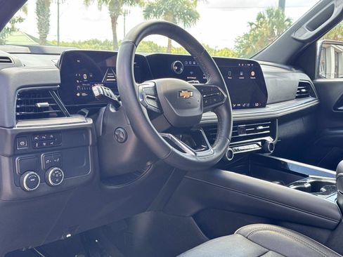 Used 2025 Chevrolet Suburban Premier RWD image 15