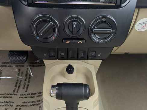 Used 2009 Volkswagen Beetle Coupe FWD image 11