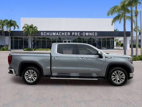Used 2025 GMC Sierra 1500 SLT w/ SLT Convenience Package AWD/4WD image 8