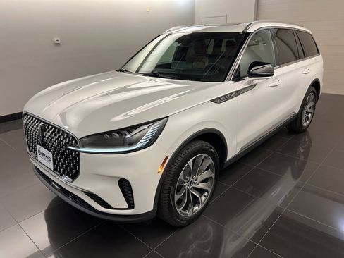 Used 2025 Lincoln Aviator Reserve image 3