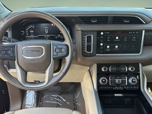 Used 2022 GMC Yukon XL Denali image 9