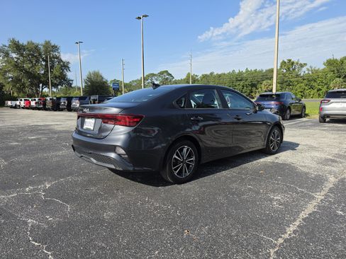 Used 2023 Kia Forte LXS FWD image 5